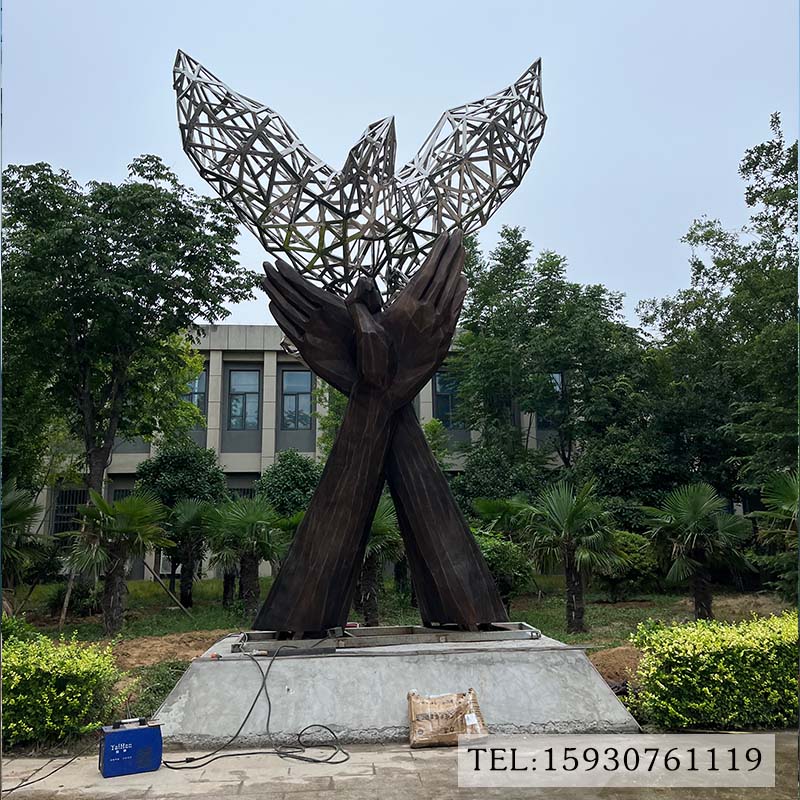 鄭州工程技術學院和平鴿不銹鋼雕塑